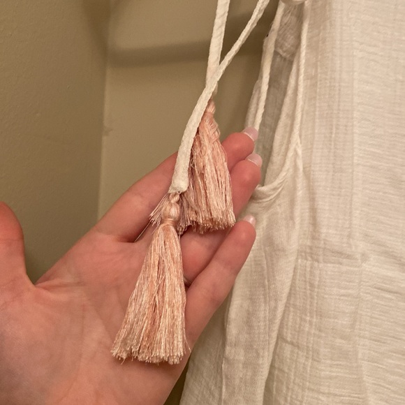 White top with tied shoulders - Picture 4 of 5